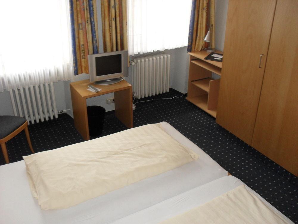 Hotel Am Ceresplatz Manderscheid Eksteriør billede